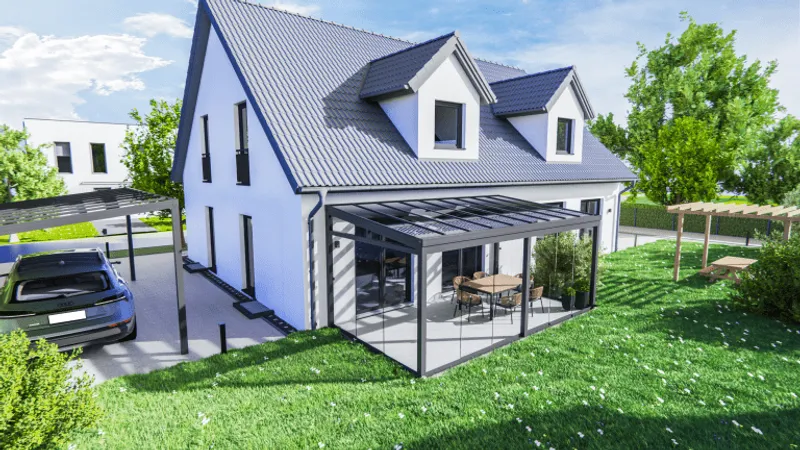 Kaltwintergarten mit rahmenlosen Glas-Schiebewänden an einem Haus